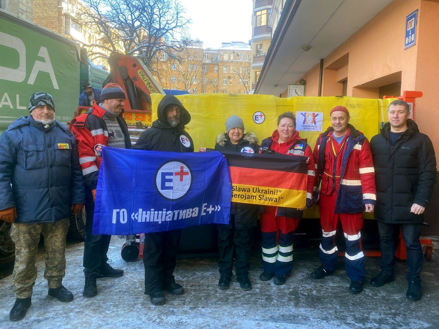 11 Diesel-Generatoren, Schülerhilfe und Botschafter-Besuch